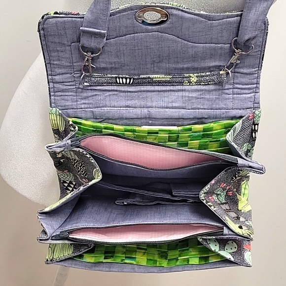 KJM Designs Crossbody Purse With Cactus Print One Outside Pocket w/Zipper - Picture 9 of 13